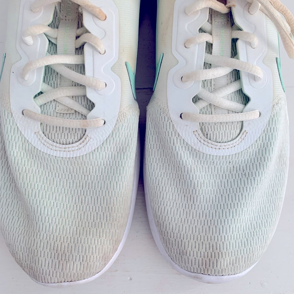 🌸Women’s Nike Running Shoes - Picture 4 of 5